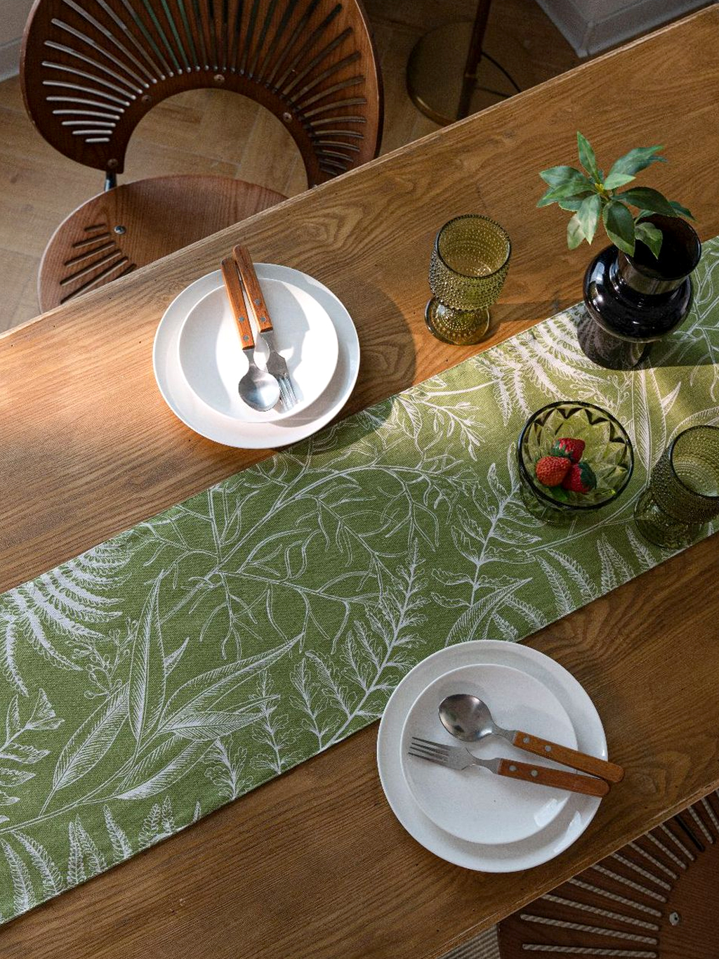 Botanical Fern Table Runner — Sage Green Leaf Print Cotton Farmhouse Decor
