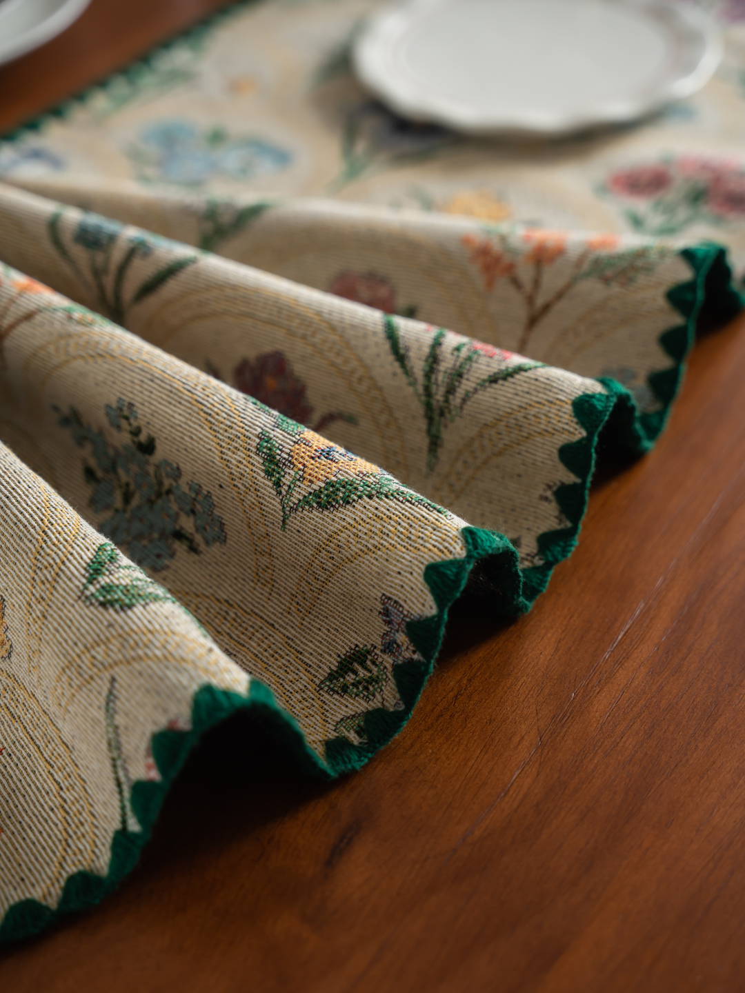 Floral Tapestry Table Runner — Vintage Botanical Wildflower Farmhouse Decor