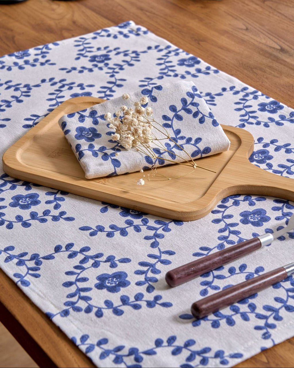 Blue ditsy floral cloth napkin, cotton blend vine print