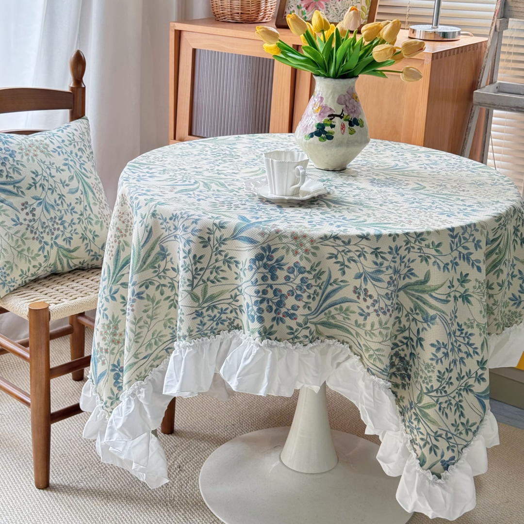 Cottage floral tablecloth with romantic ruffled edge